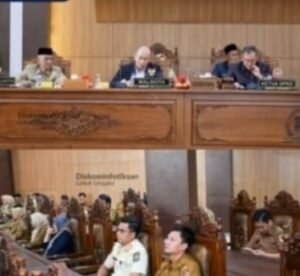 Wali Kota Lubuk Linggau Mendengarkan Pandangan Umum Fraksi Dewan Terhadap 6 Raperda,, Senin 09/02/2026: