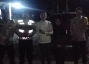 Respons Cepat Call Center 110, Polsek BTS Ulu Polres Musi Rawas Bantu Warga Pecah Ban di Jembatan Temelat Cecar